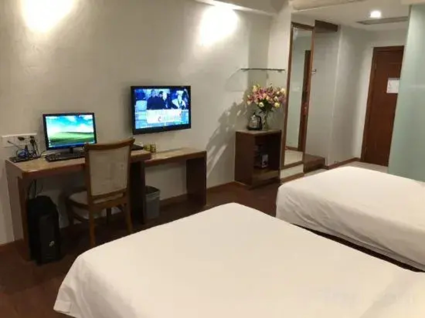 Sunshine Holiday Hotel