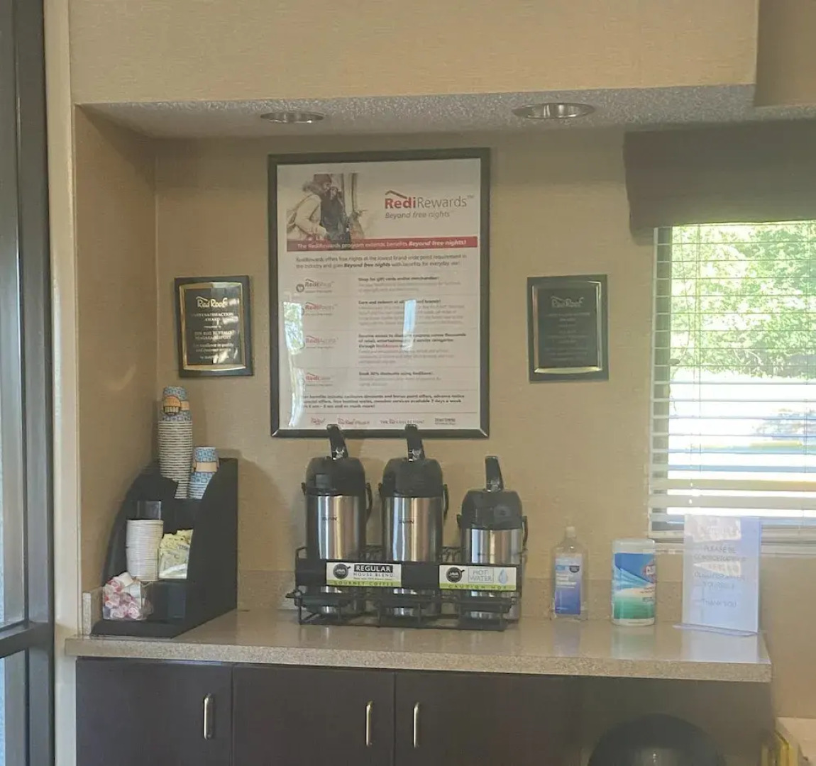 HomeTowne Studios by Red Roof Buffalo - Niagara Airport