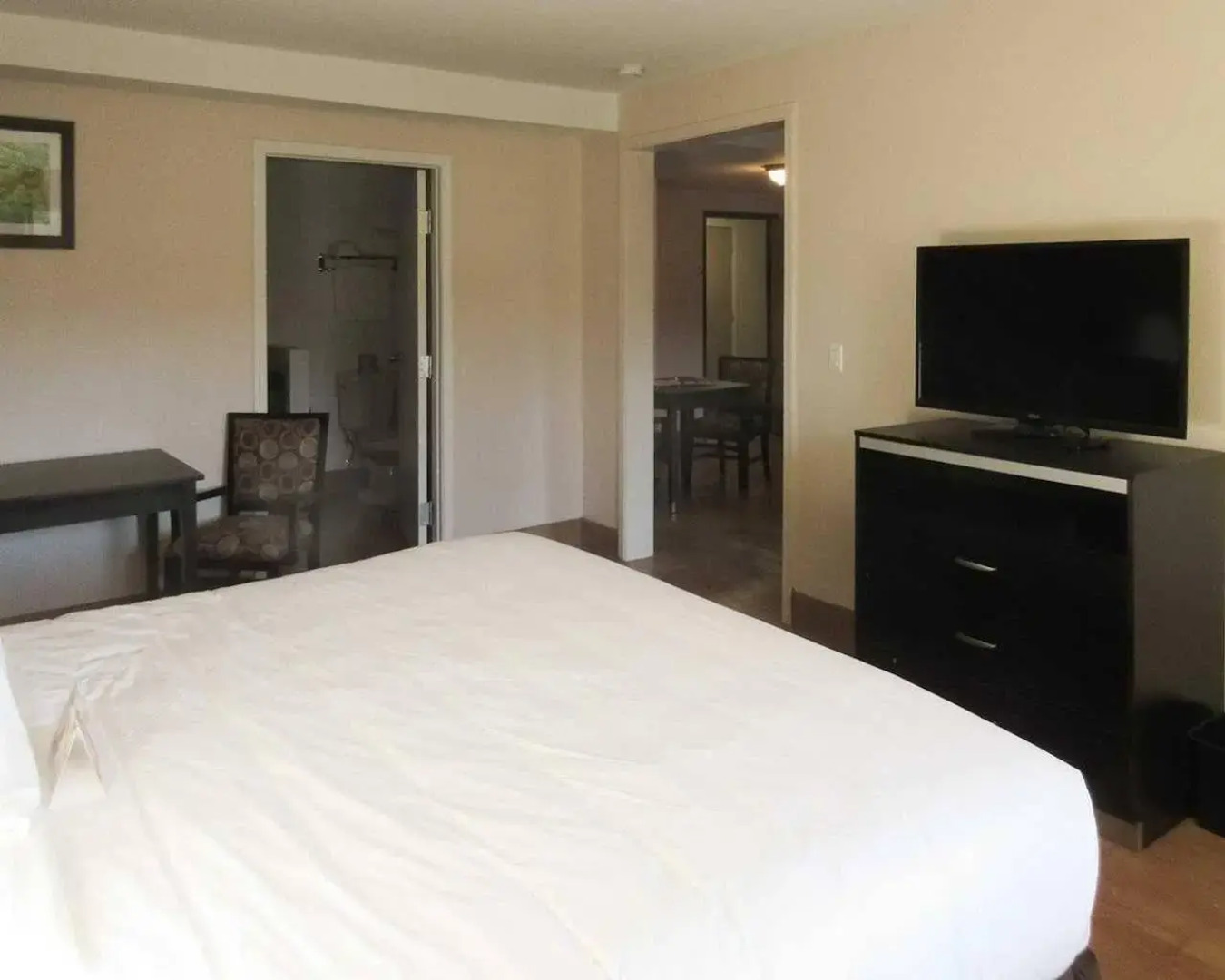 Quality Inn & Suites near Downtown Bakersfield