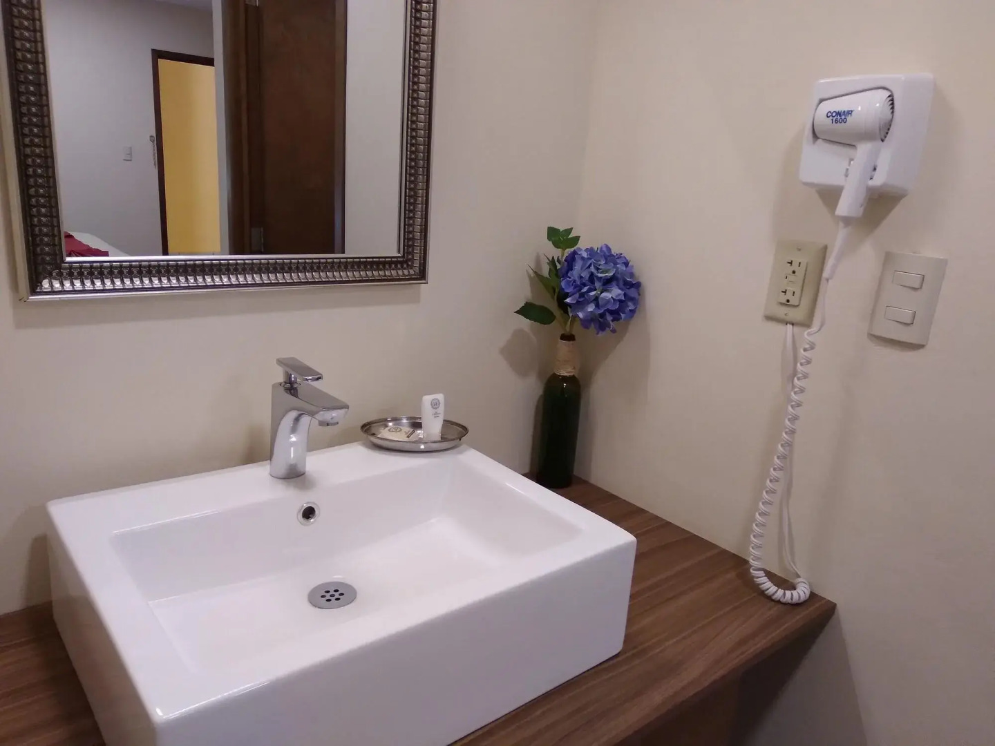 Hotel J&E by Serranillo