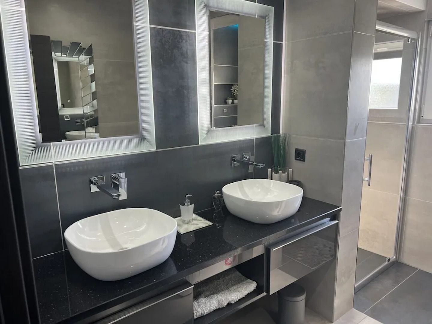 Modern Villa With Private Pool Consisting of 2 Apartments Near the Beach