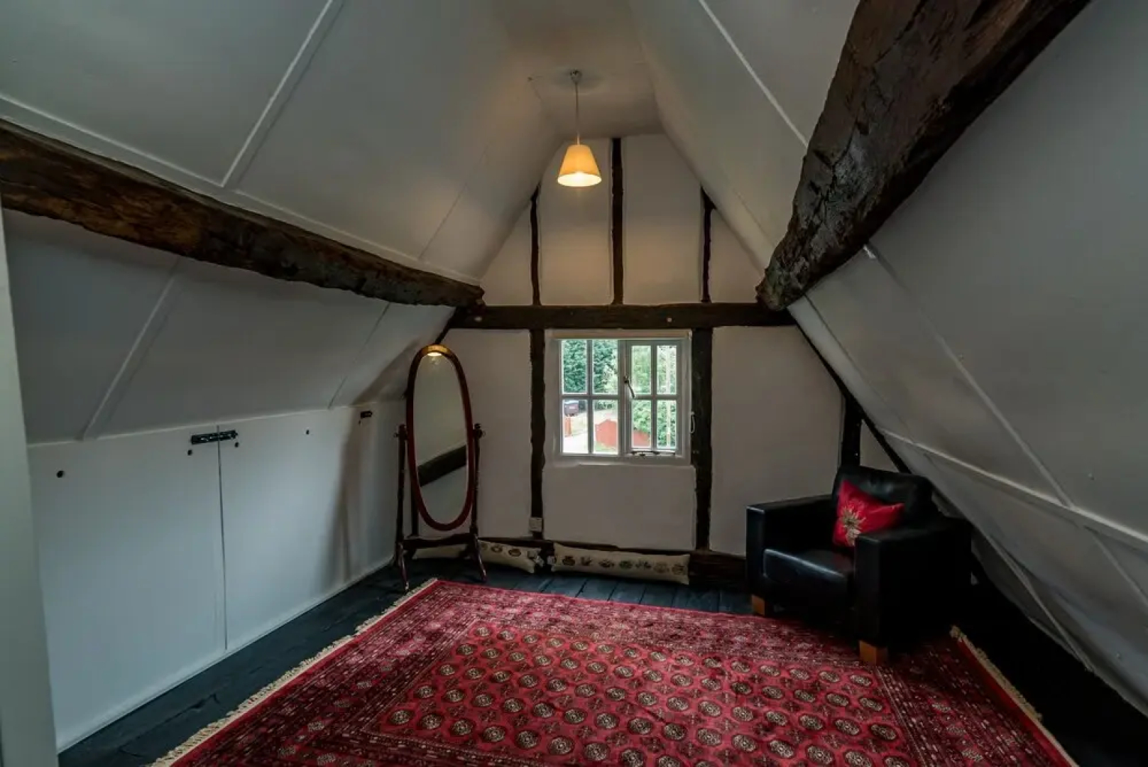 Yew Tree Cottage- Sleeps 12, Garden & Pet-friendly