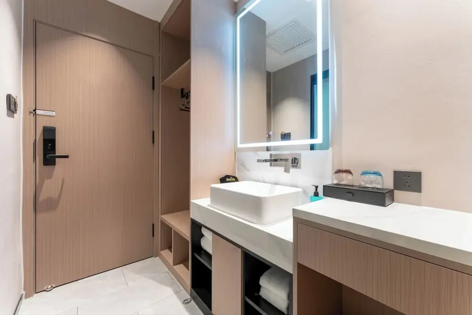 Ward Smart Hotel