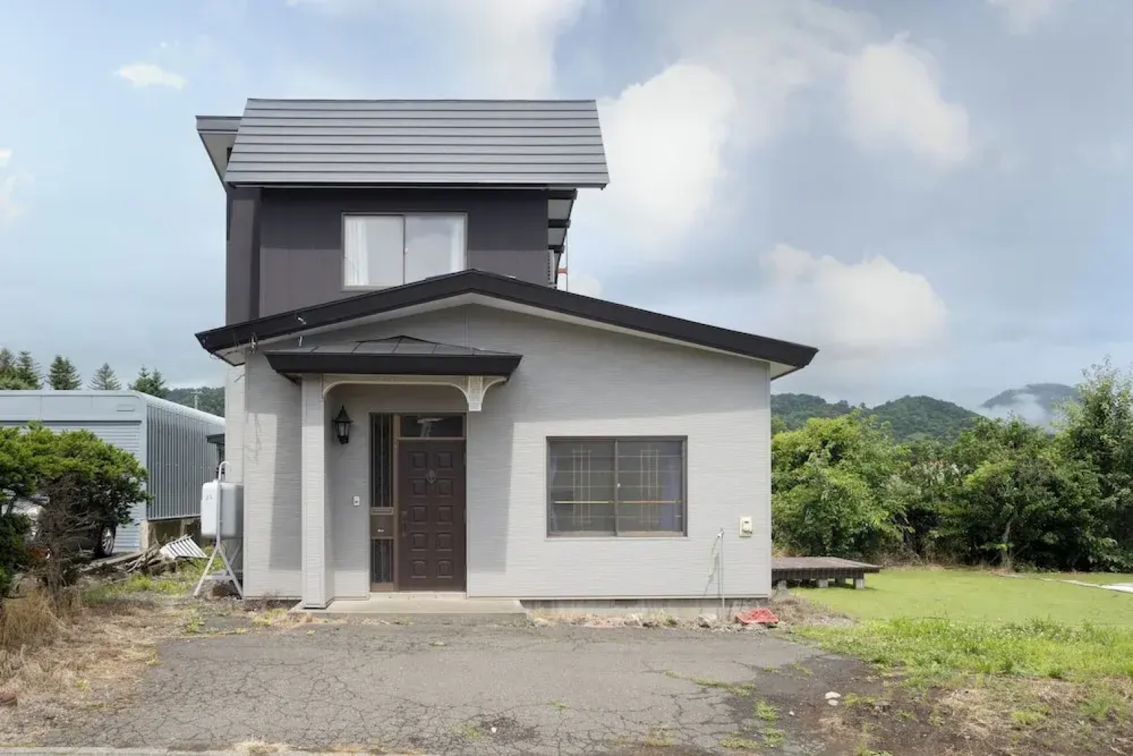 Gray house toya