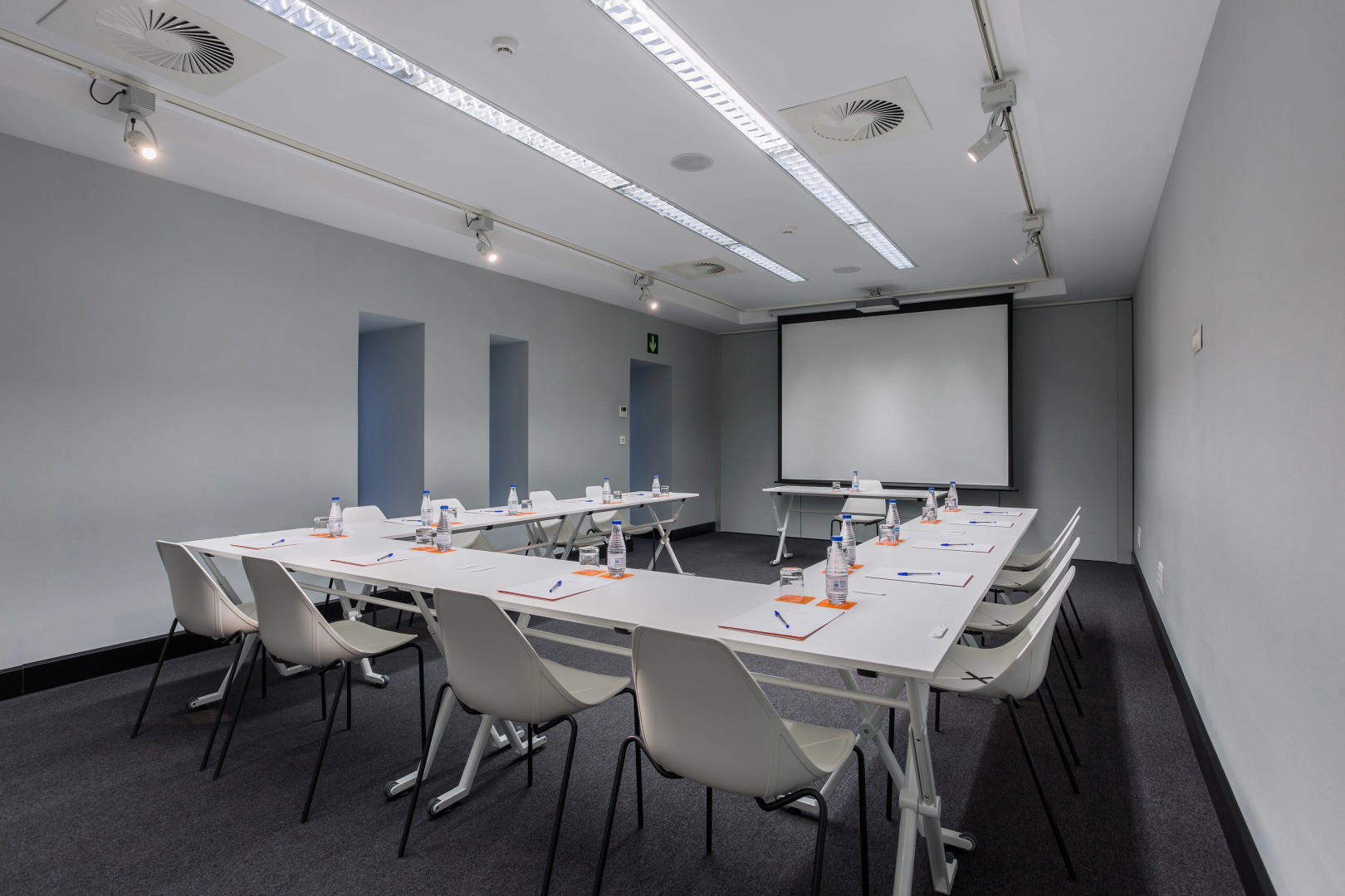 Отель Room Mate Valeria