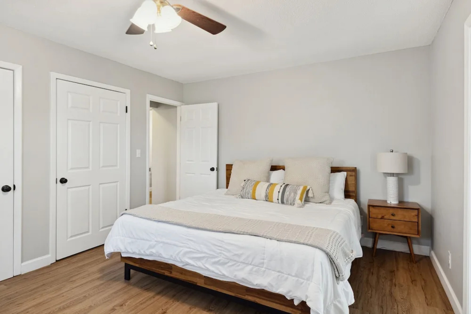 Bluff Mountain Bungalow 4 Bedroom Home by RedAwning