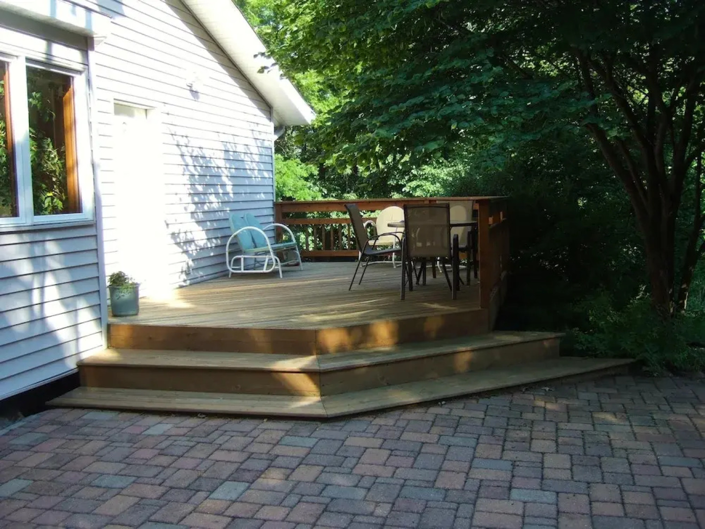 Loya's Little House Bed & Breakfast