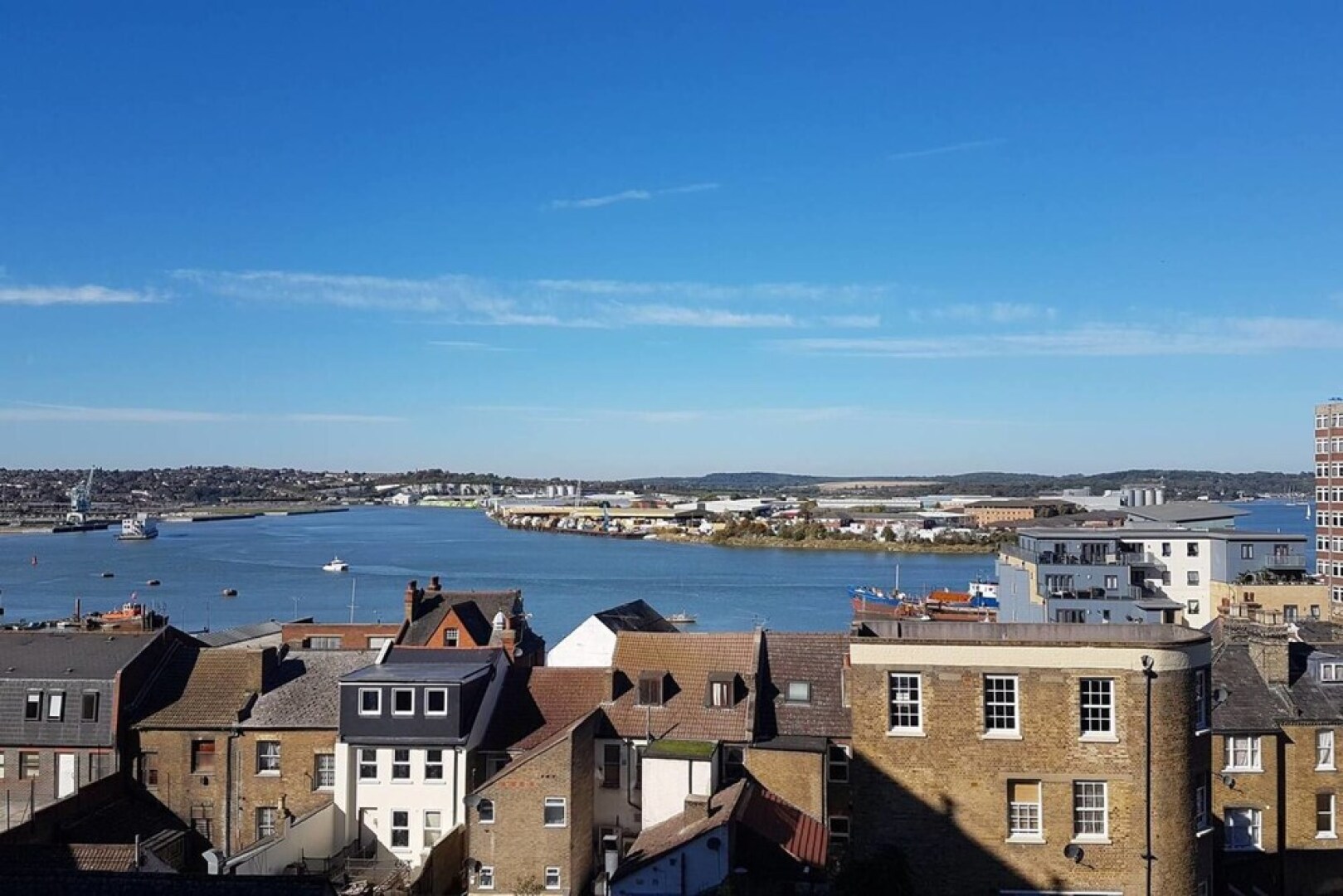 Spacious 2 Bedroom Apartment Sleeps 6 With Parking