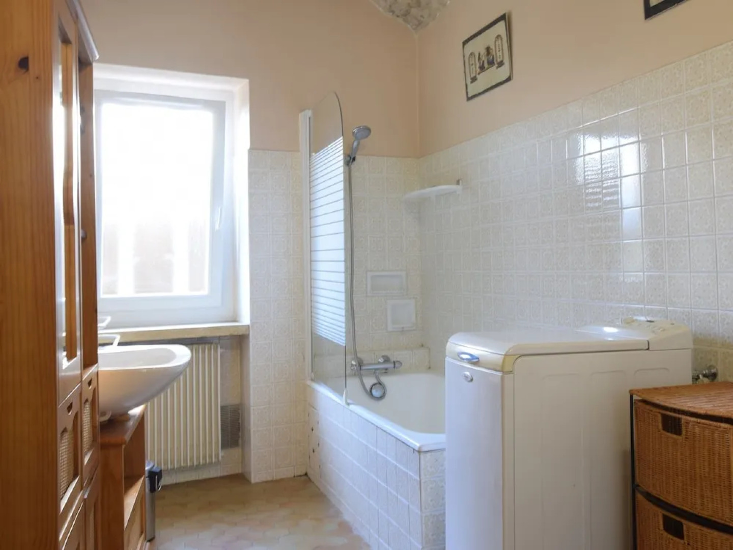 Nice Apartment in a Unique Location Near the Village of La Garde-adhémar