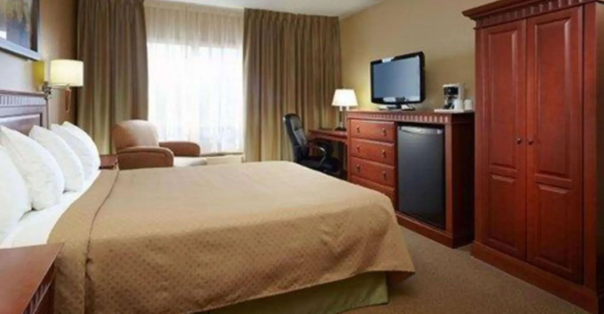 Quality Inn & Suites P.E. Trudeau Airport