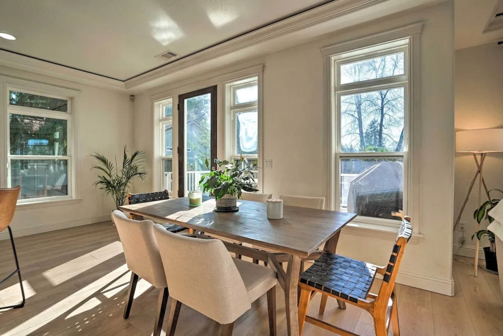 Luxe Getaway w/ Riverfront Views in Grants Pass!