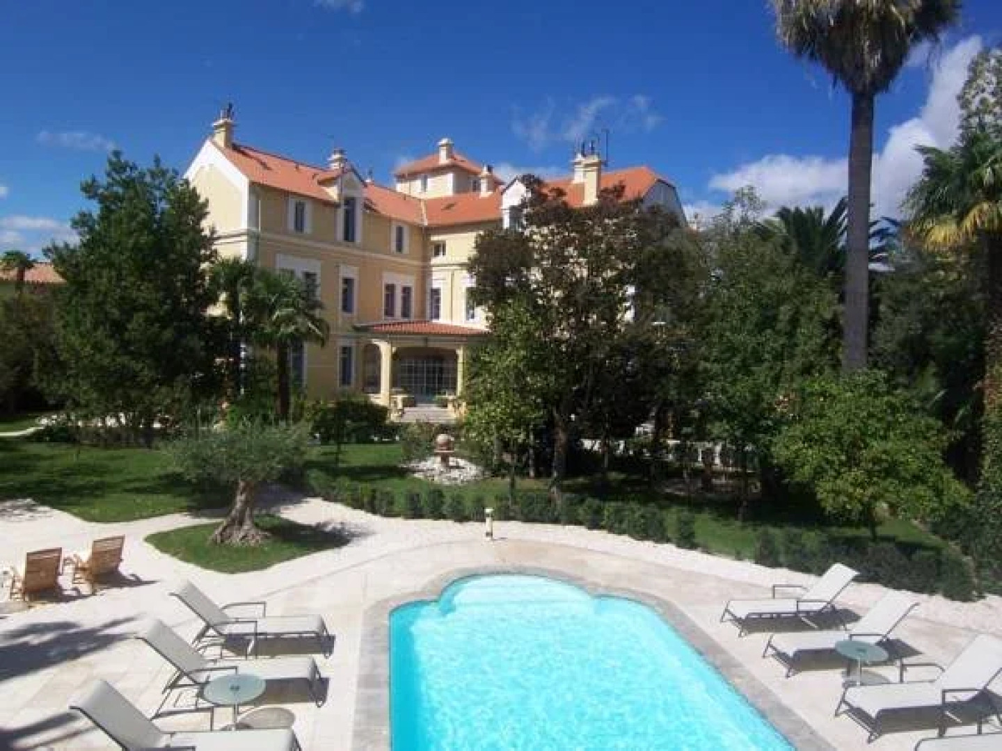 Chateau La Tour Apollinaire