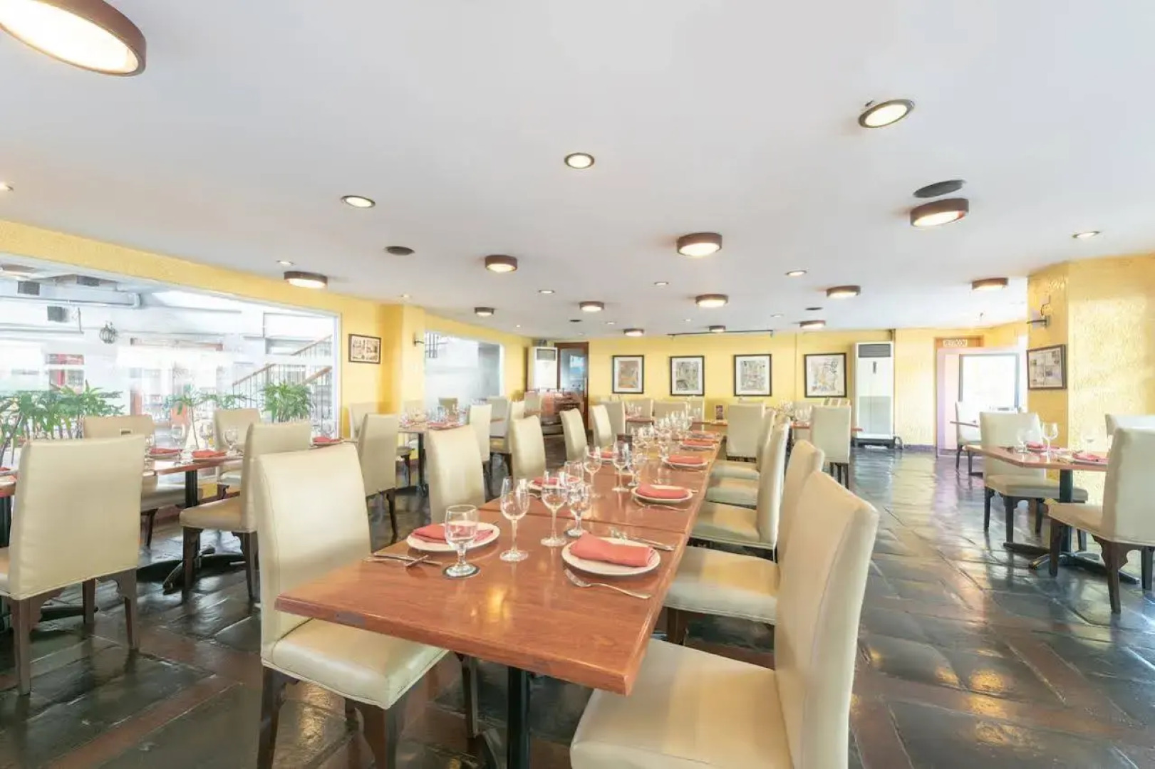 Oasis Park Hotel