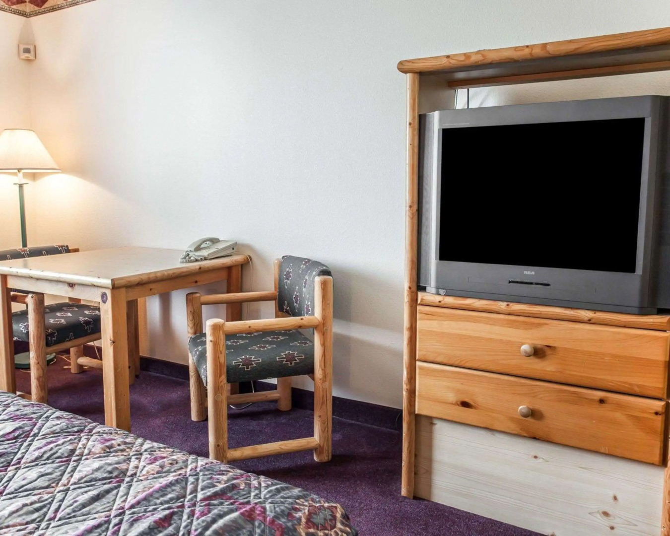 Rodeway Inn & Suites