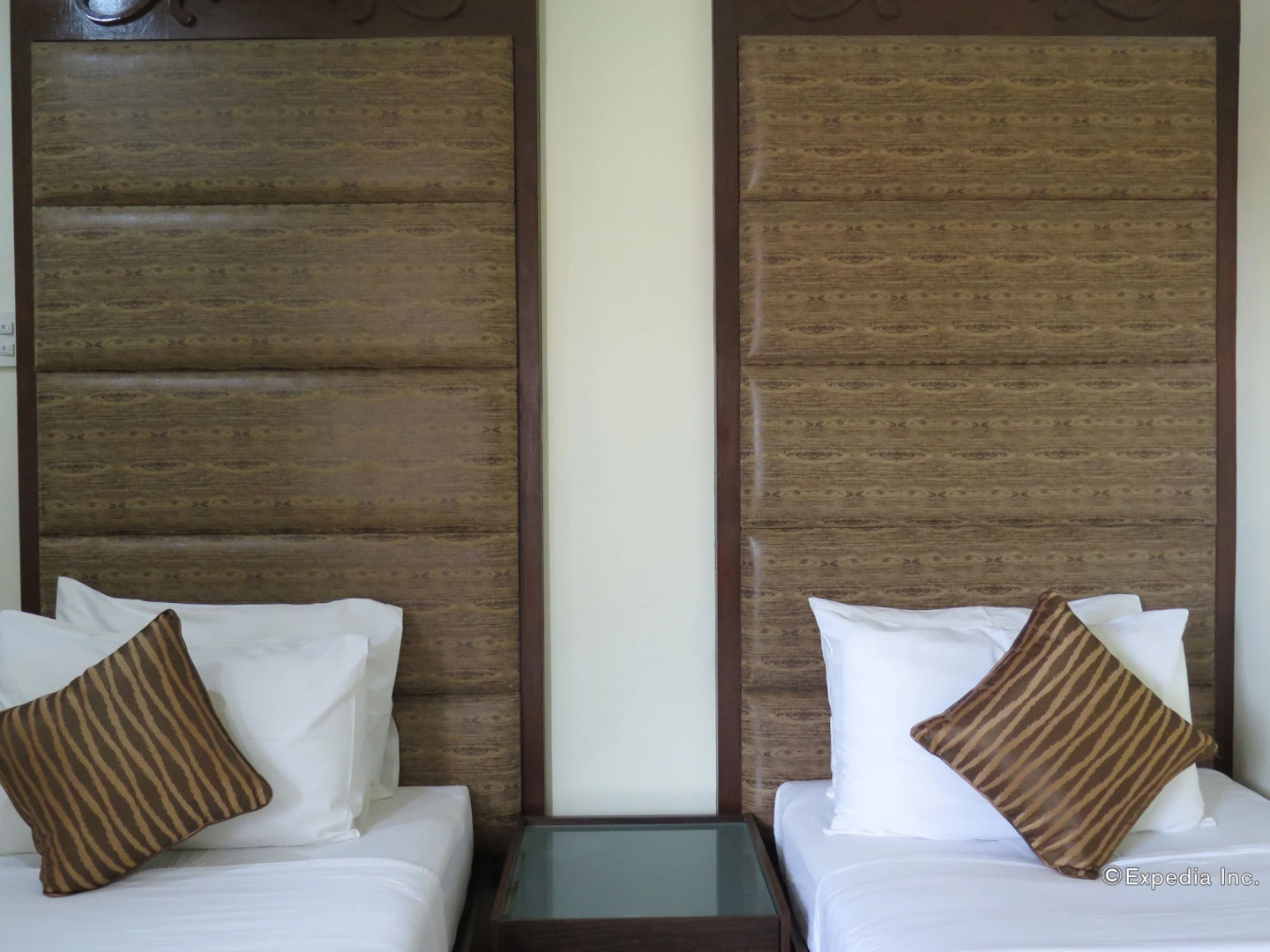 717 Cesar Place Hotel