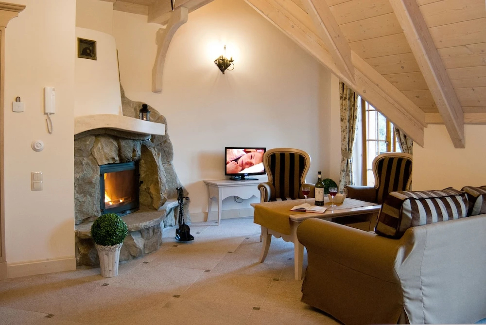 KRUPÓWKA MOUNTAIN RESORT - Widokowy hotel z basenami i wellness