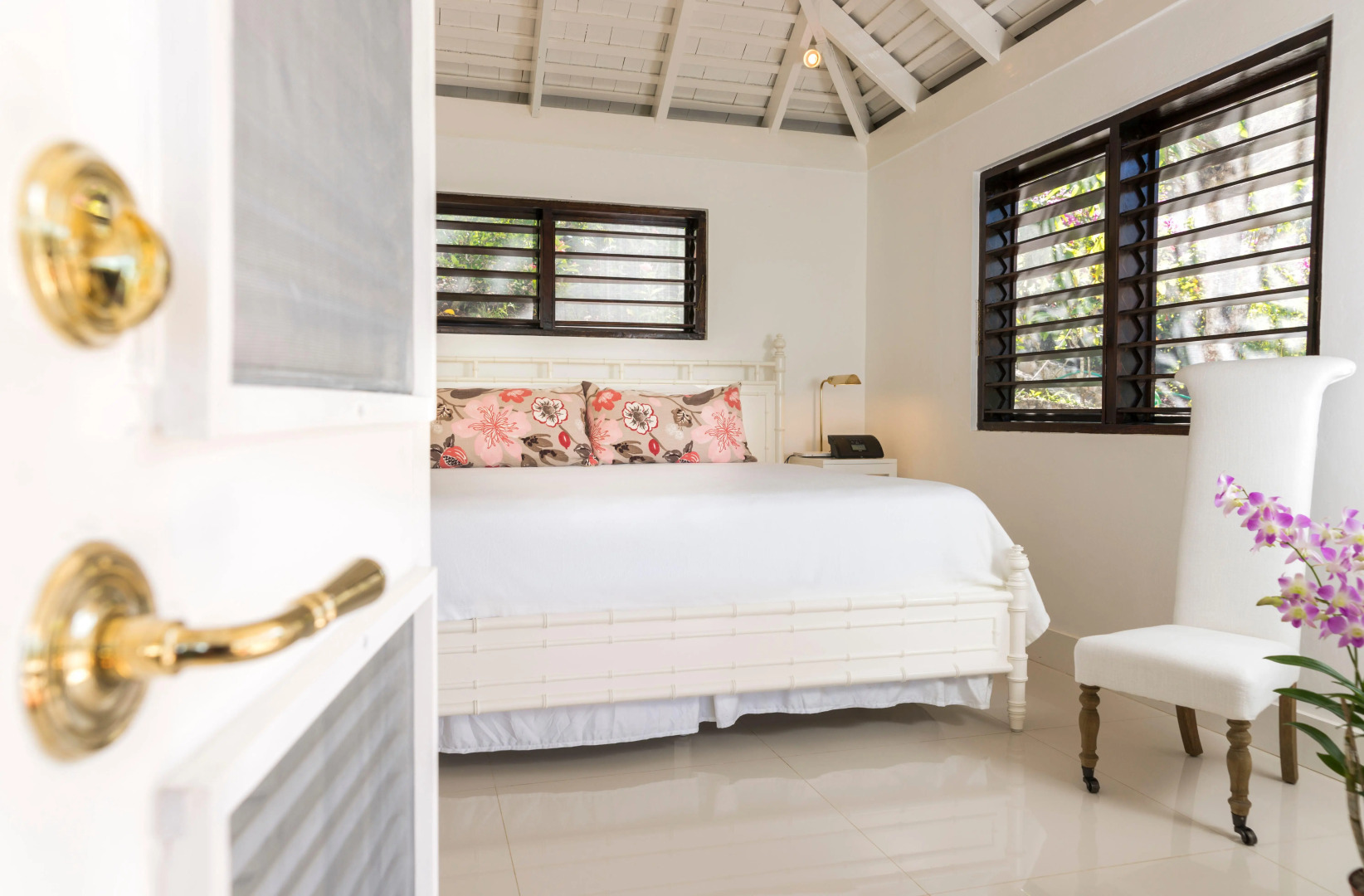 Round Hill Hotel And Villas