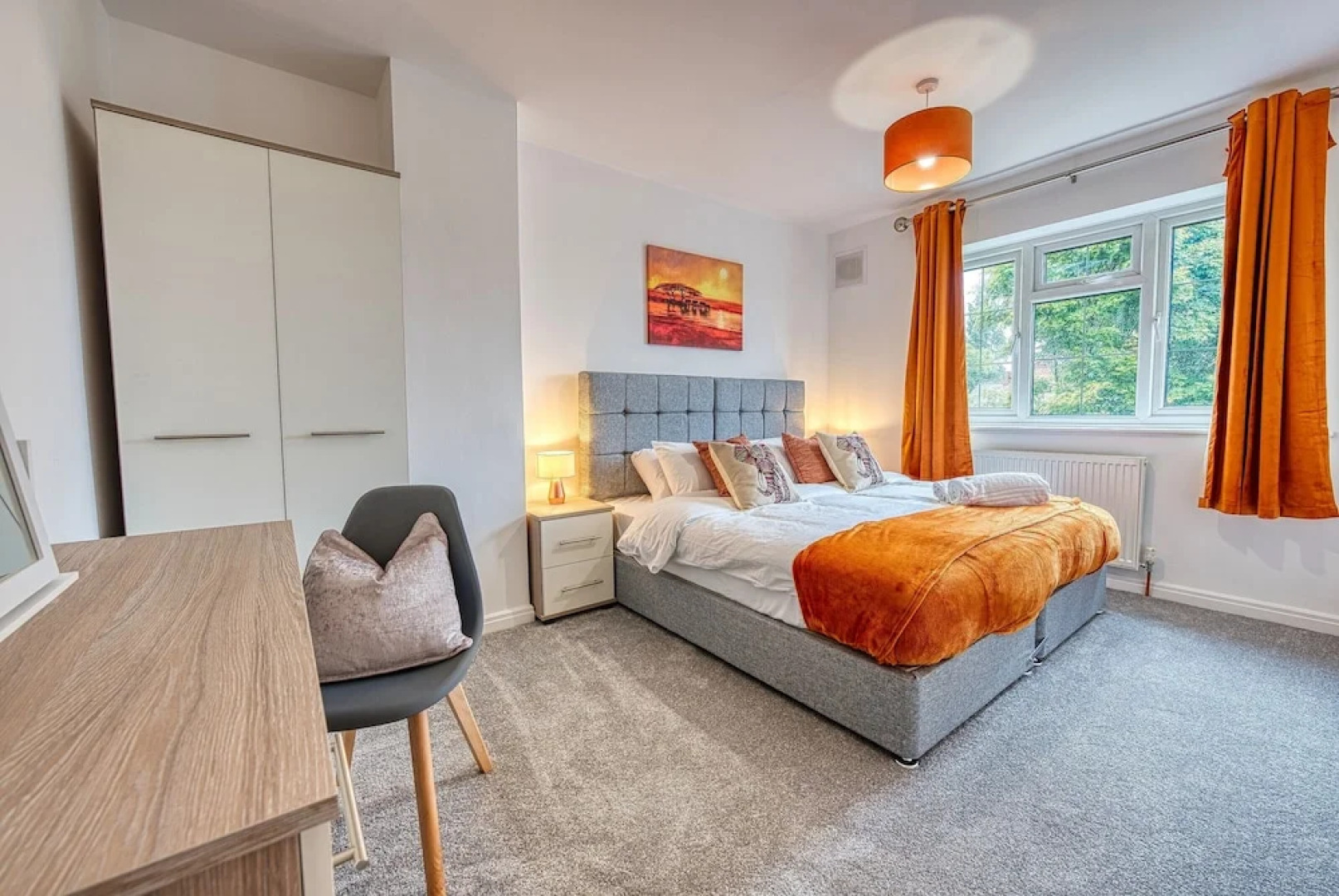 Modern 3 Bedroom 2 Bath Hse with Parking