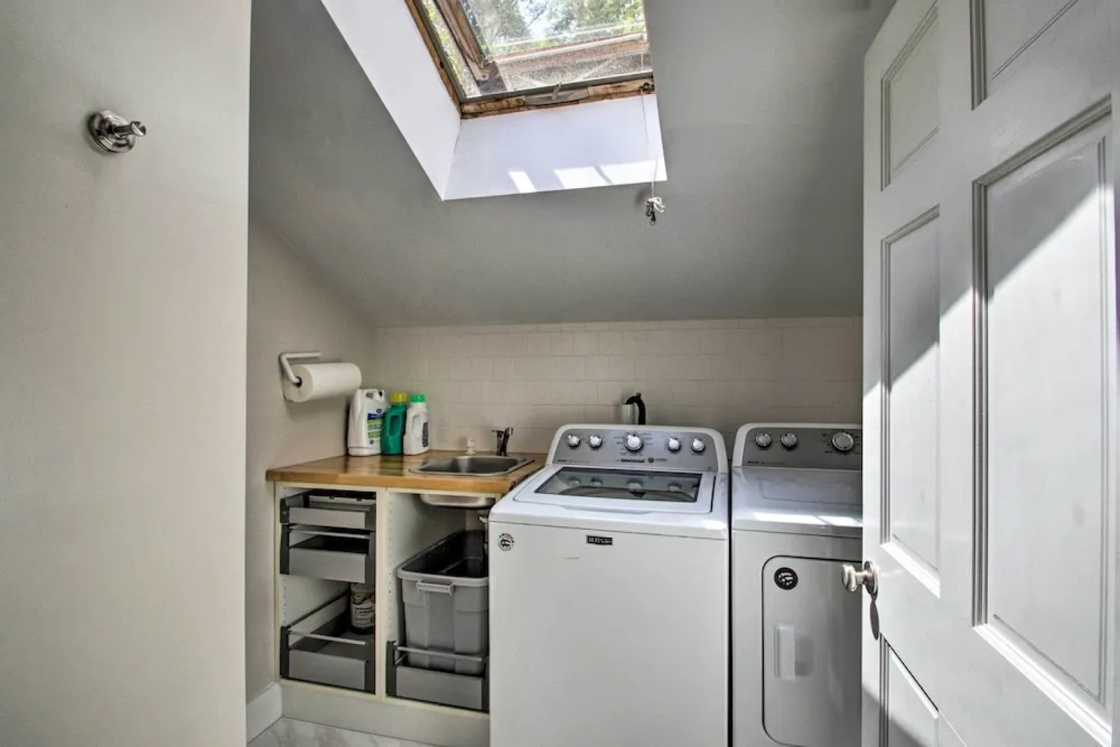 White Mountain Escape w/ Separate In-law Suite!