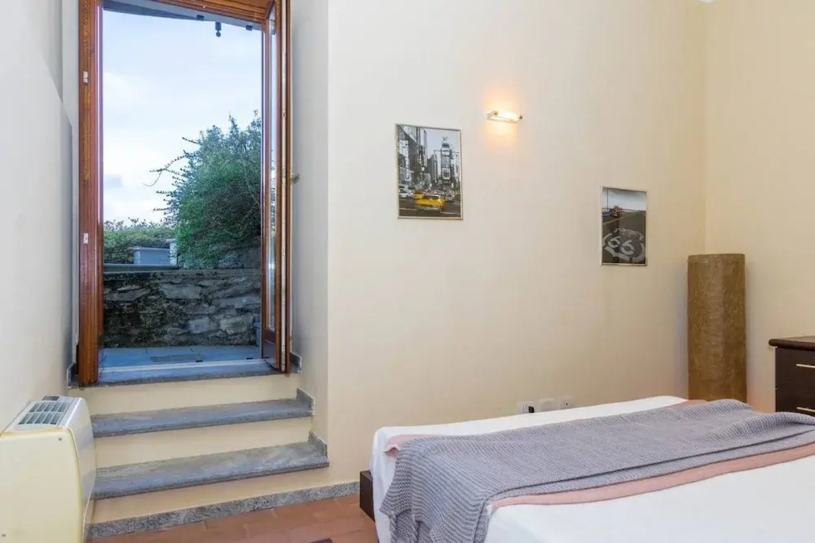 JOIVY Como Pool & Lake