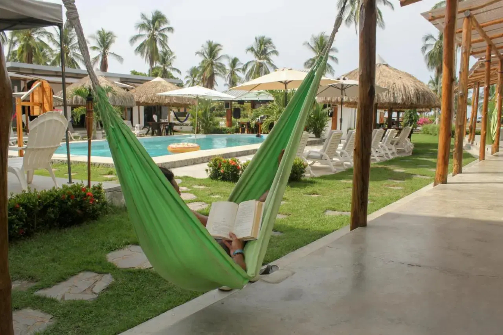 Show Pony Beach Resort and Suites