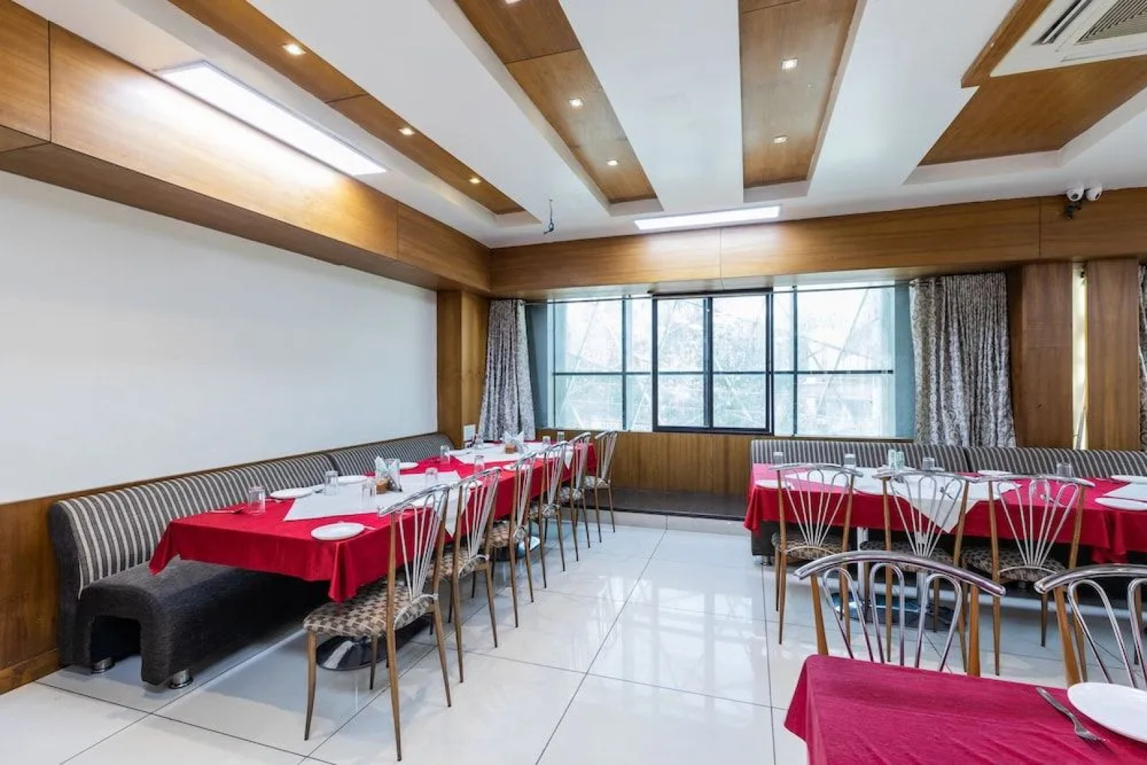 Oyo 41898 Balaji Palace