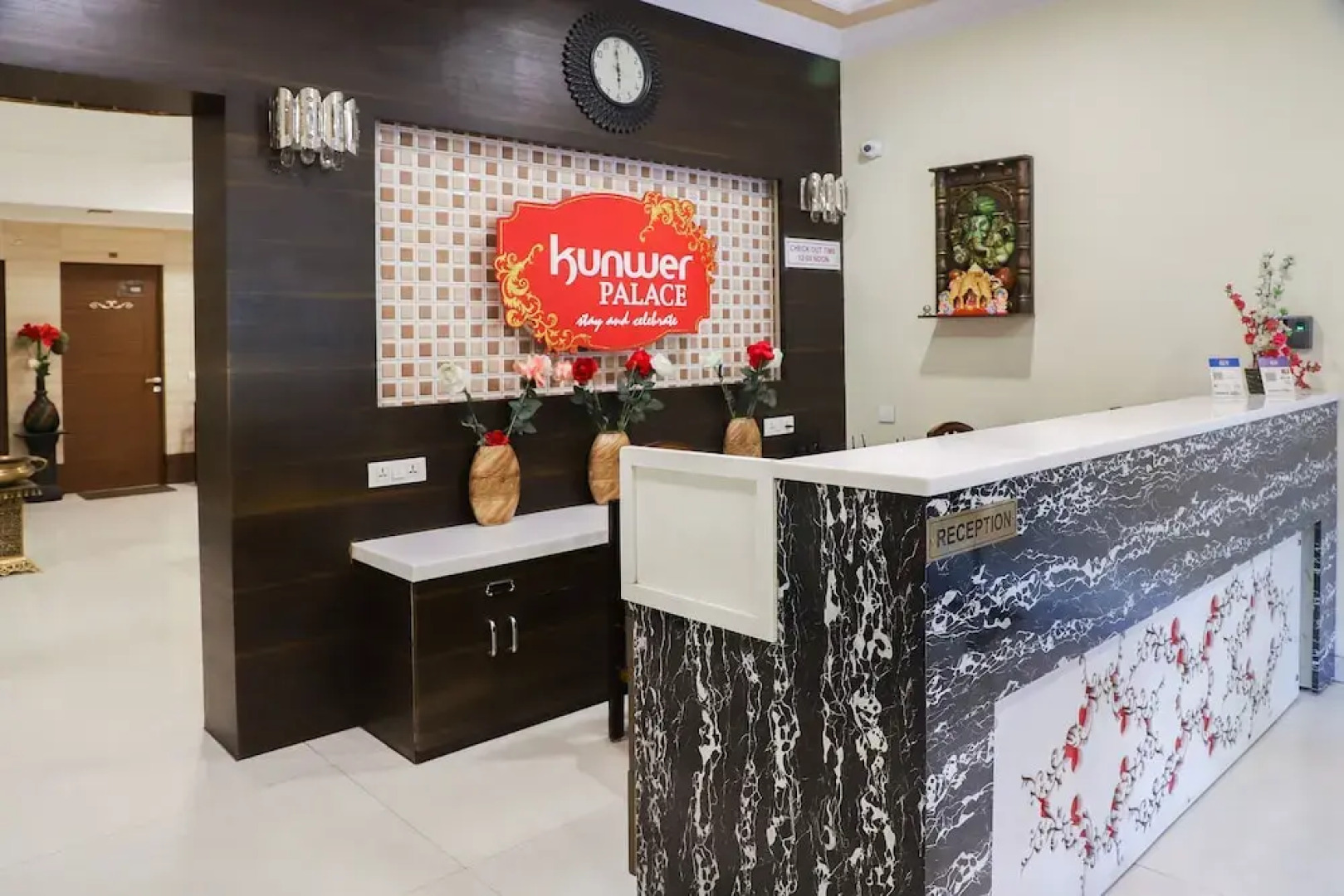 Capital O 48812 Kunwer Palace