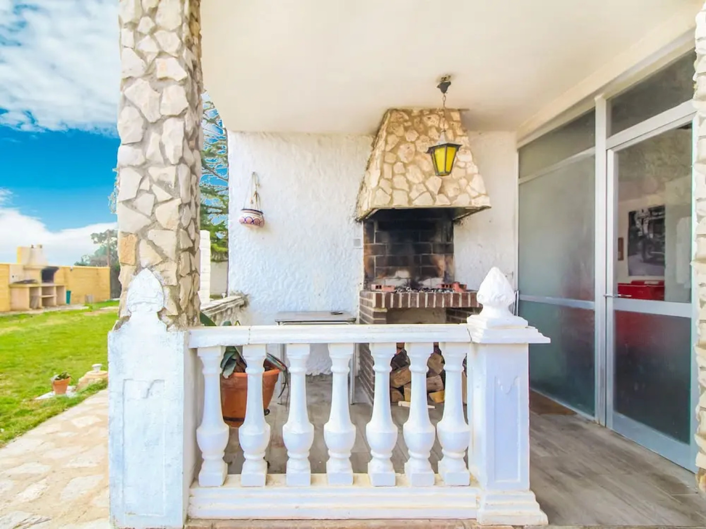 Lavish Villa in Villamuriel de Cerrato with Swimming Pool