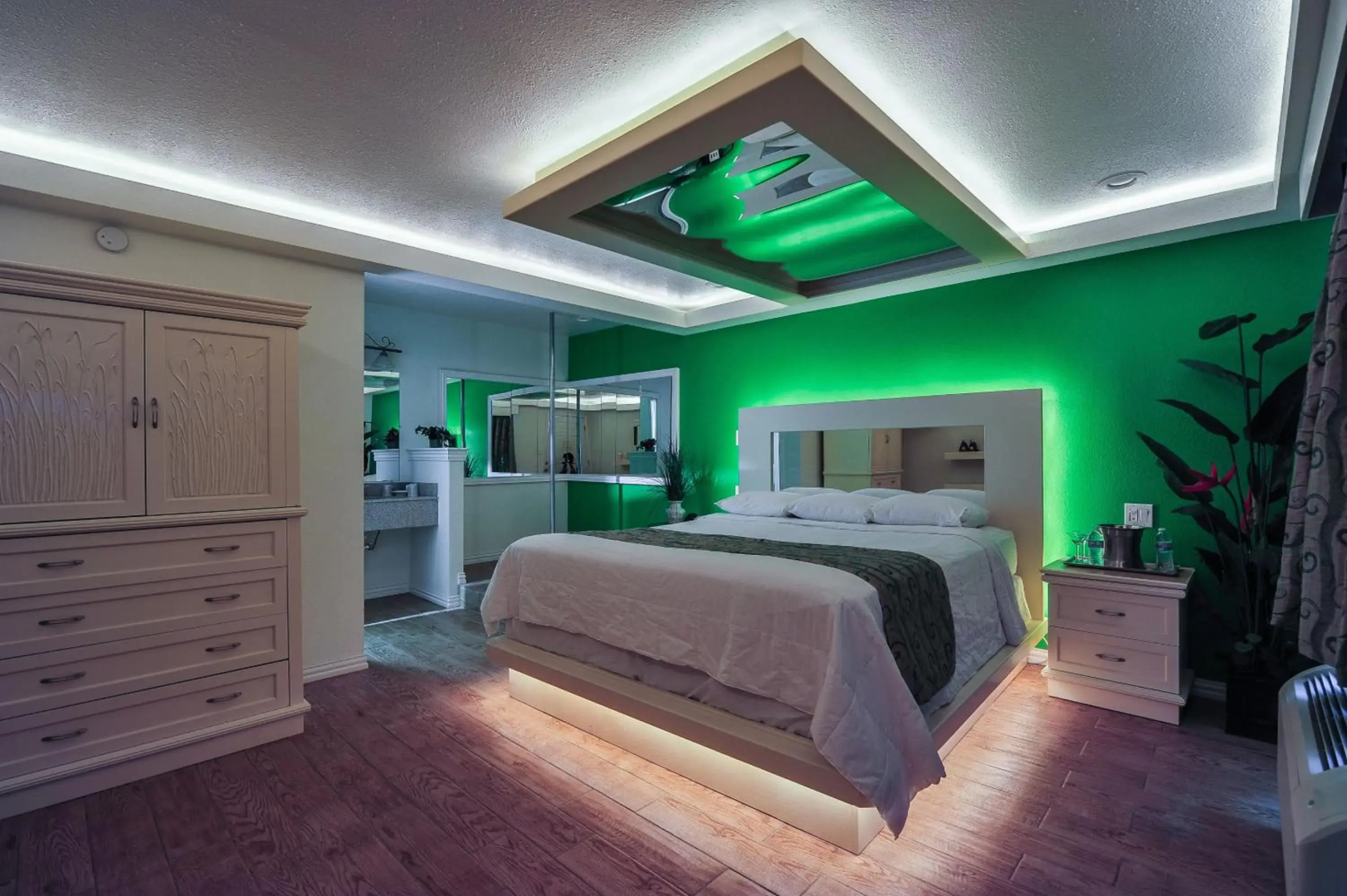 Romantic Inn & Suites