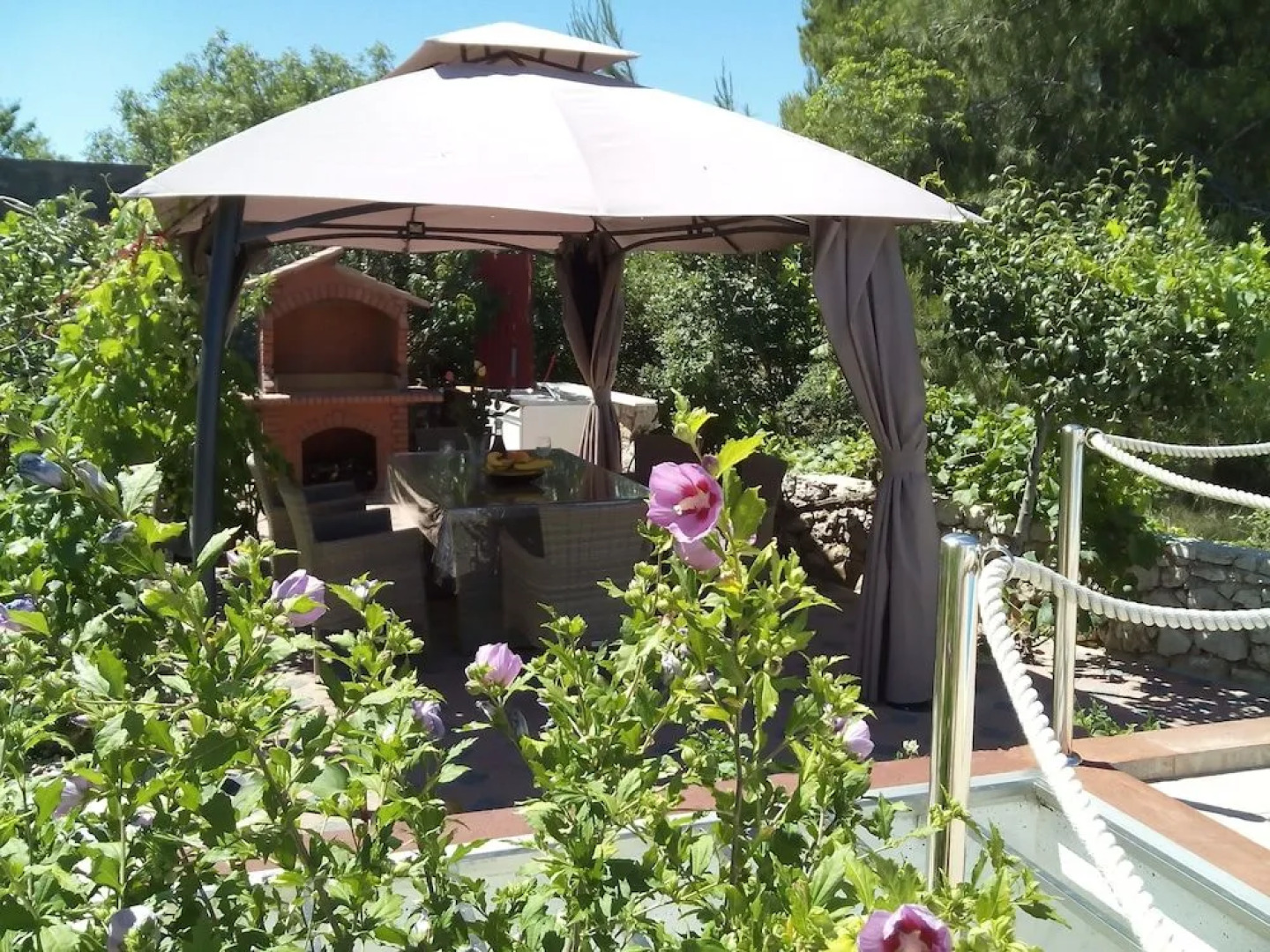 Villa Velin Apartments