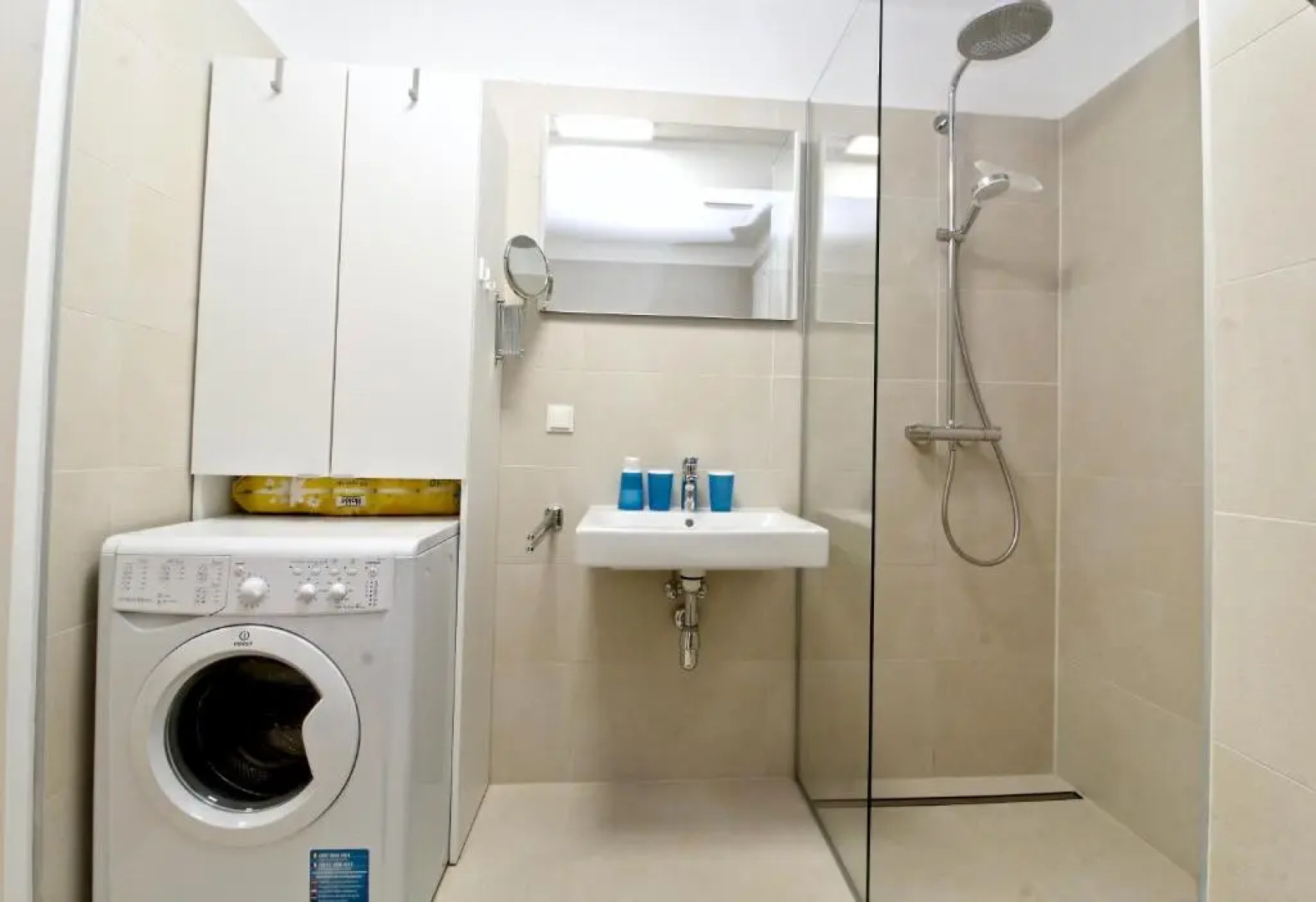 Balcony/Pool/Free Parking Garage Studio