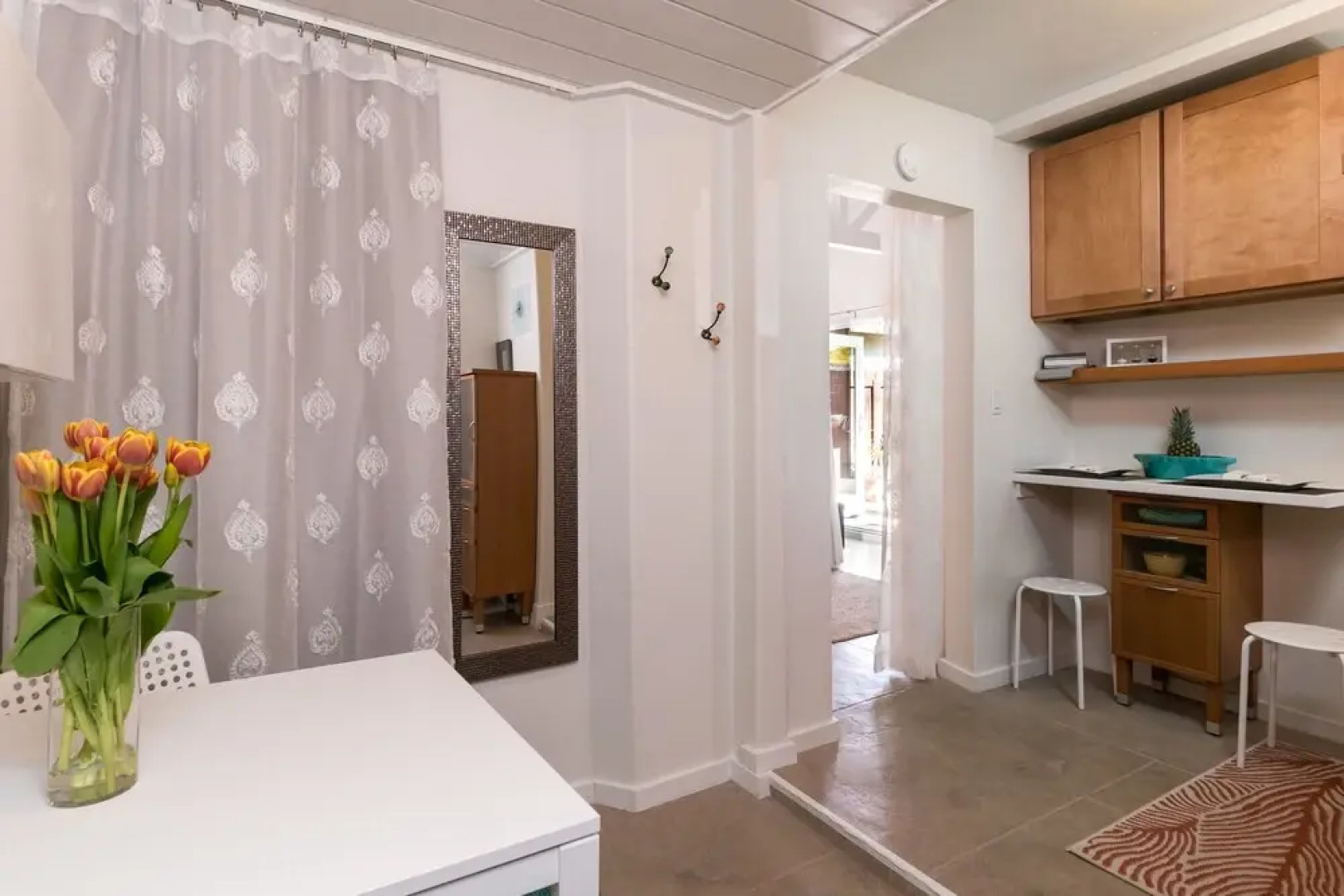 Oak View Studio Near Lake & Ojai - 1 Br apts by RedAwning