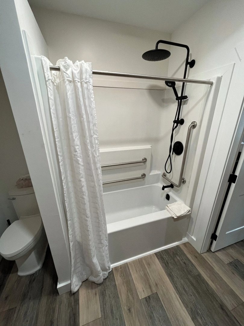 Arctic Divide Inn & Motel