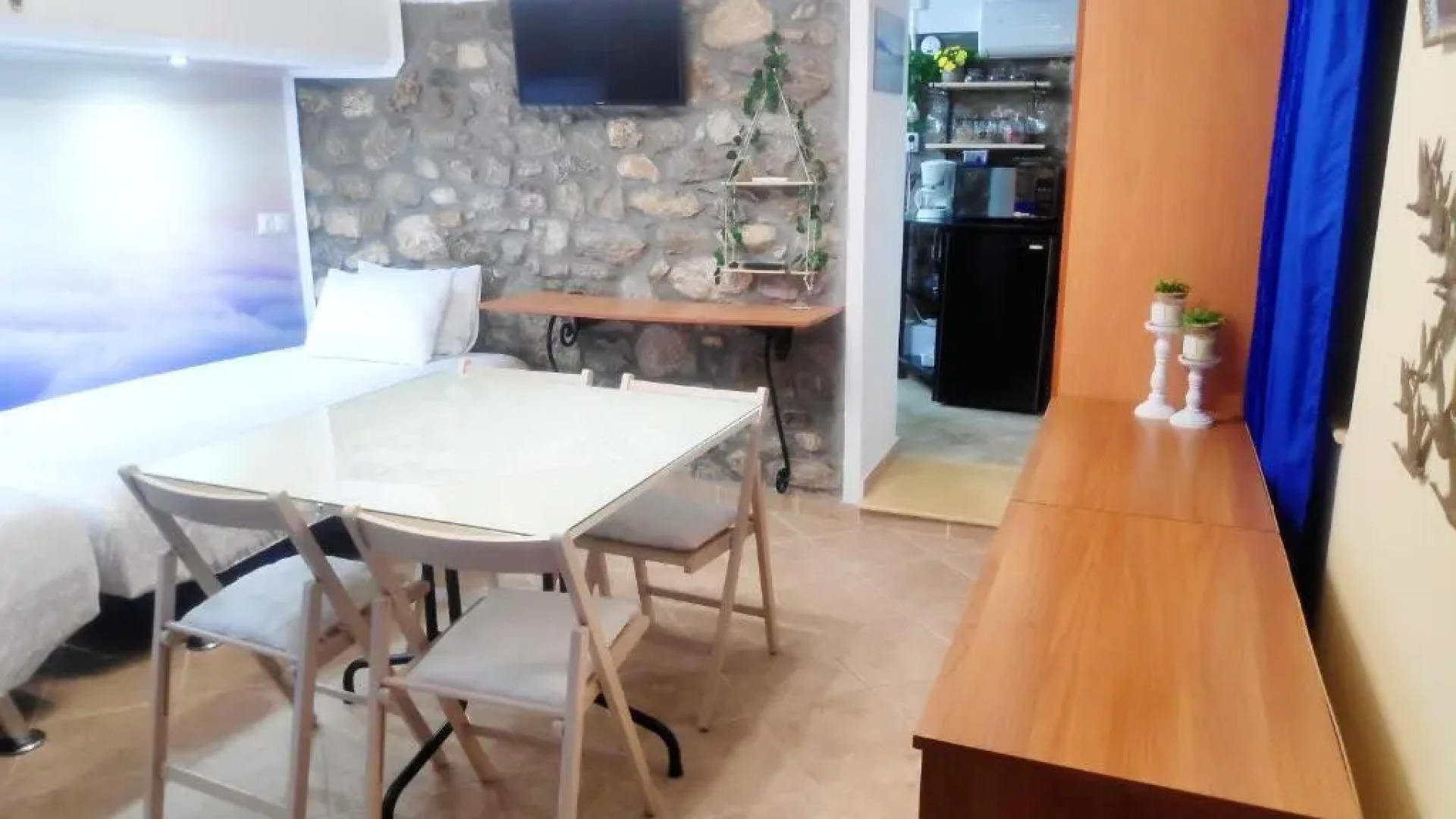 Naupactus unique harbor apartment in a stone house!