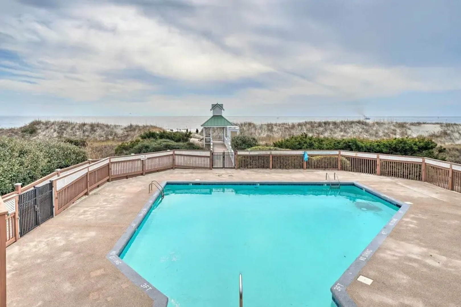 Marina & Beach Club Access: Condo in Southport