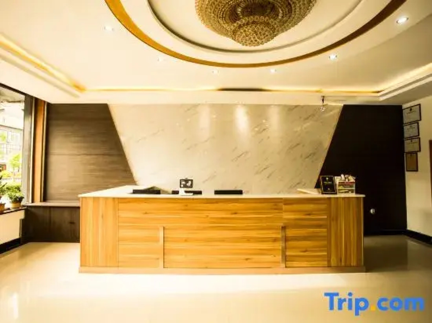 Yijia Business Hotel