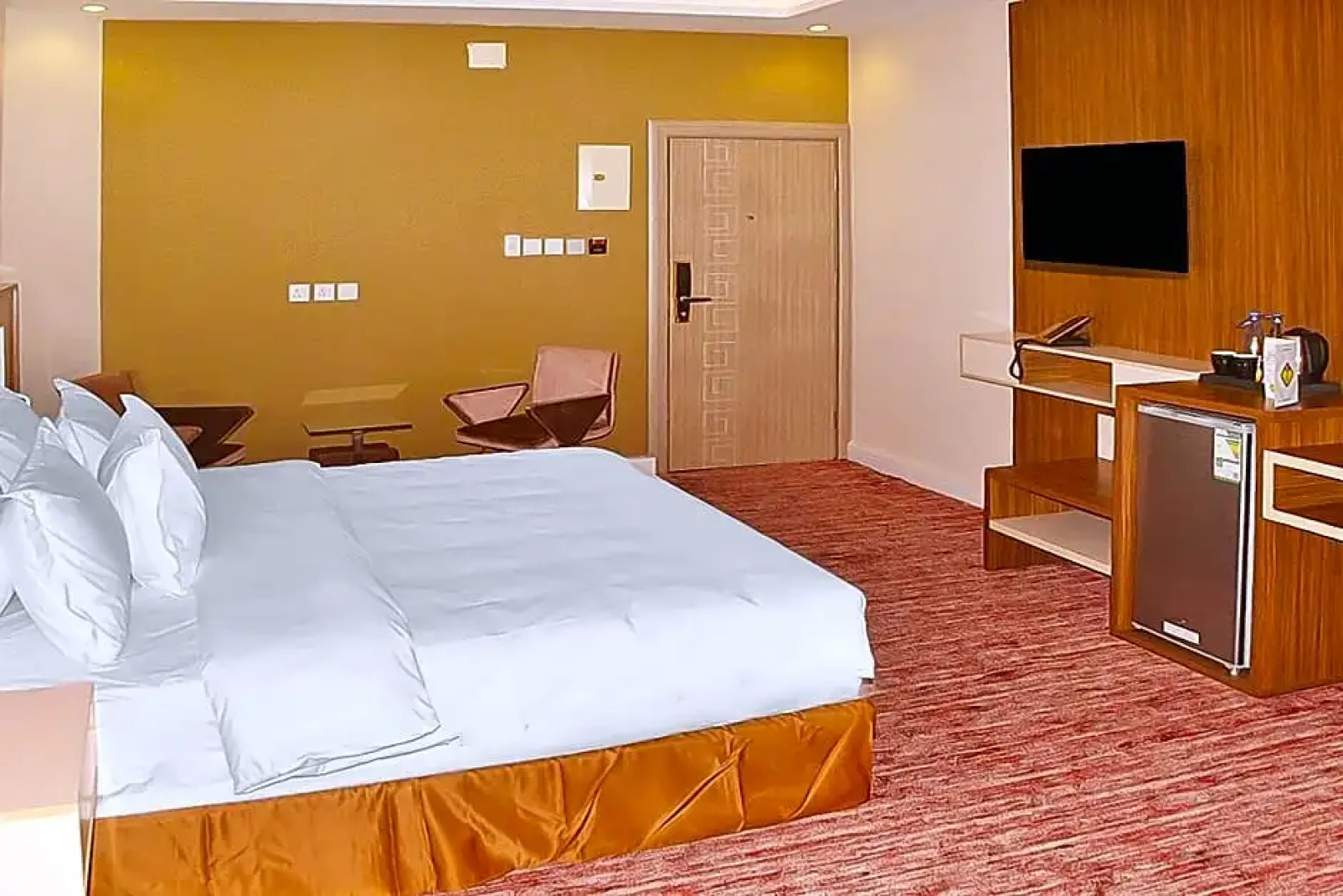 OYO 618 Taya Hotel