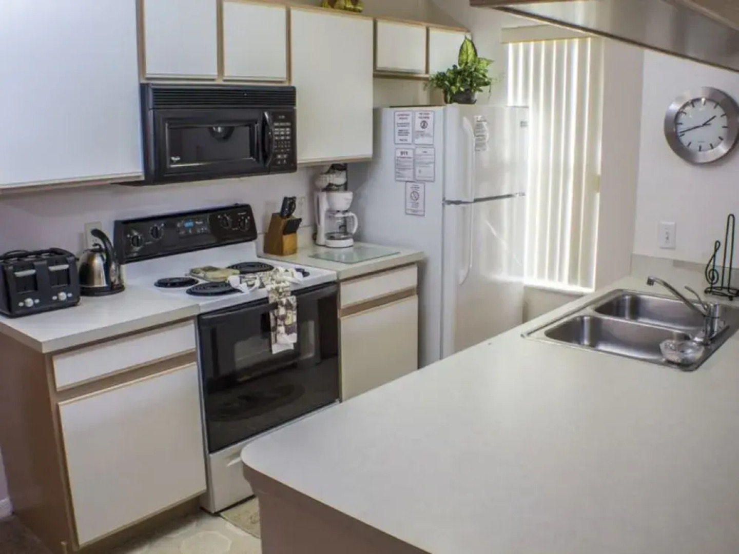 3 Bedrooms Condo by RedAwning