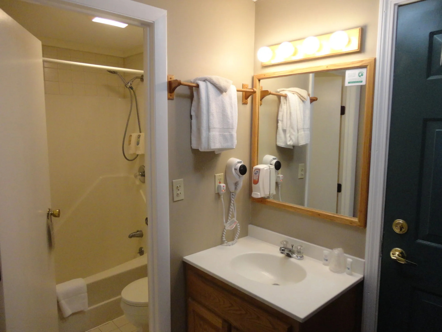 Eastern Inn & Suites