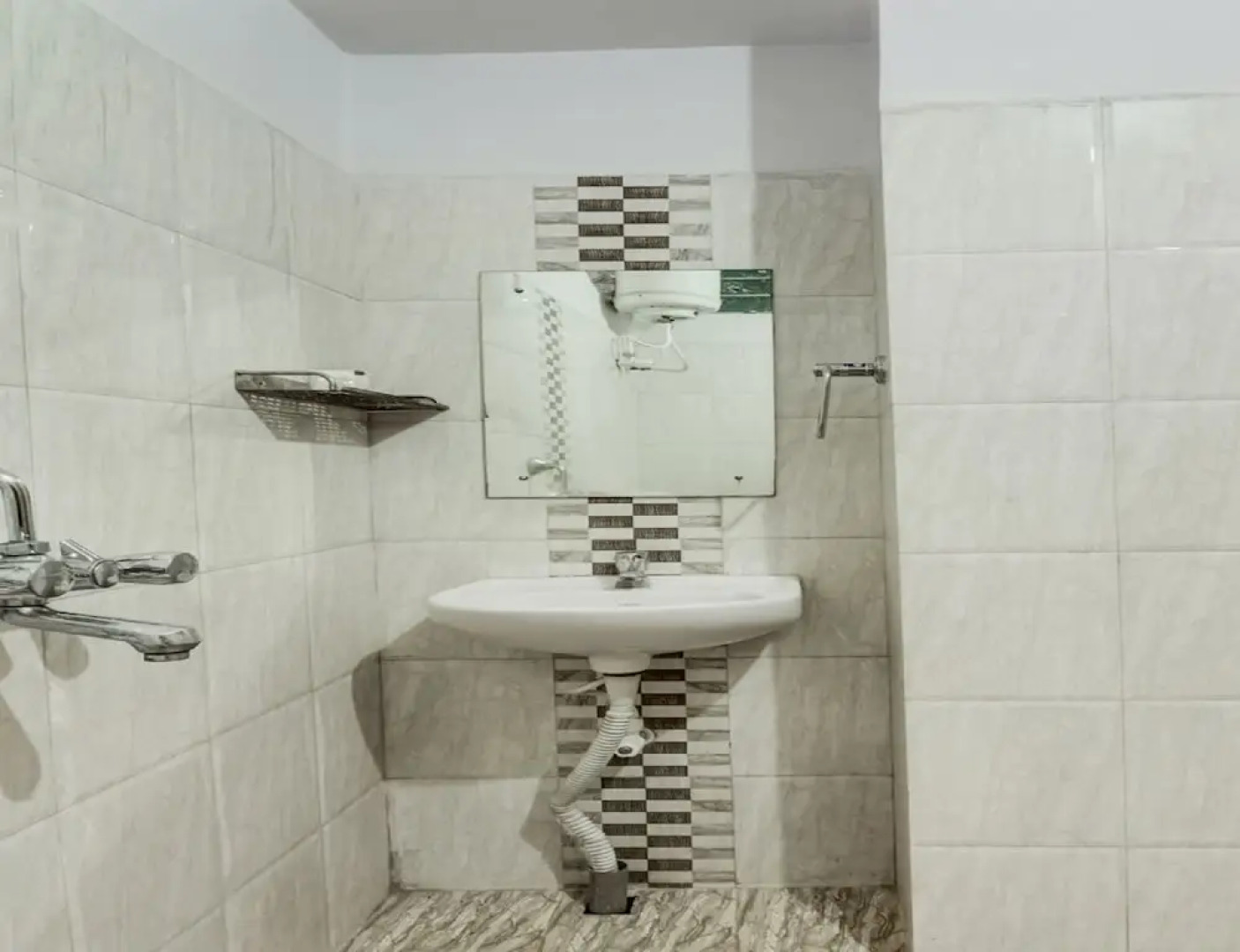 OYO Flagship 14008 Hotel The Avenue