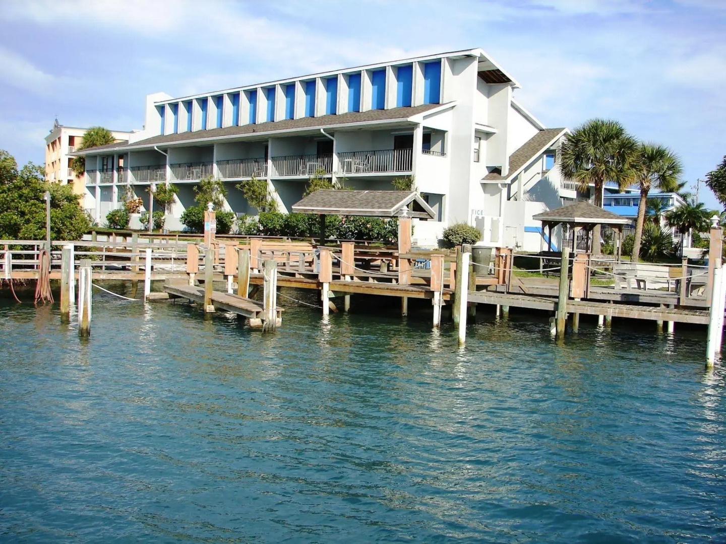 Dockside Inn & Resort