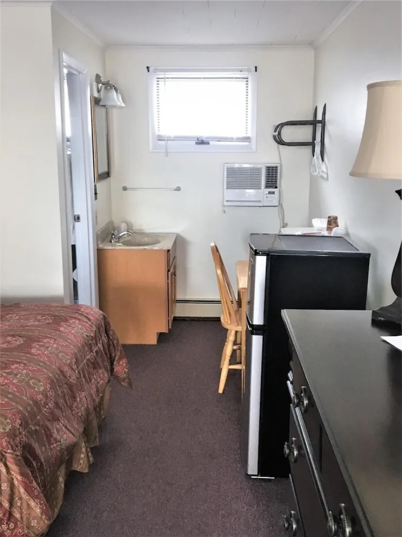 The Sandpiper Beachfront Motel