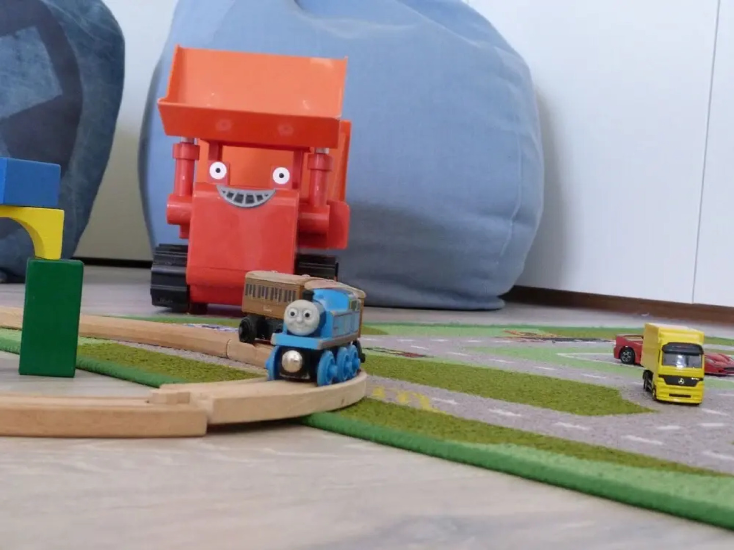 Spacious and Comfortable Holiday Home in Modernised Drive-in House