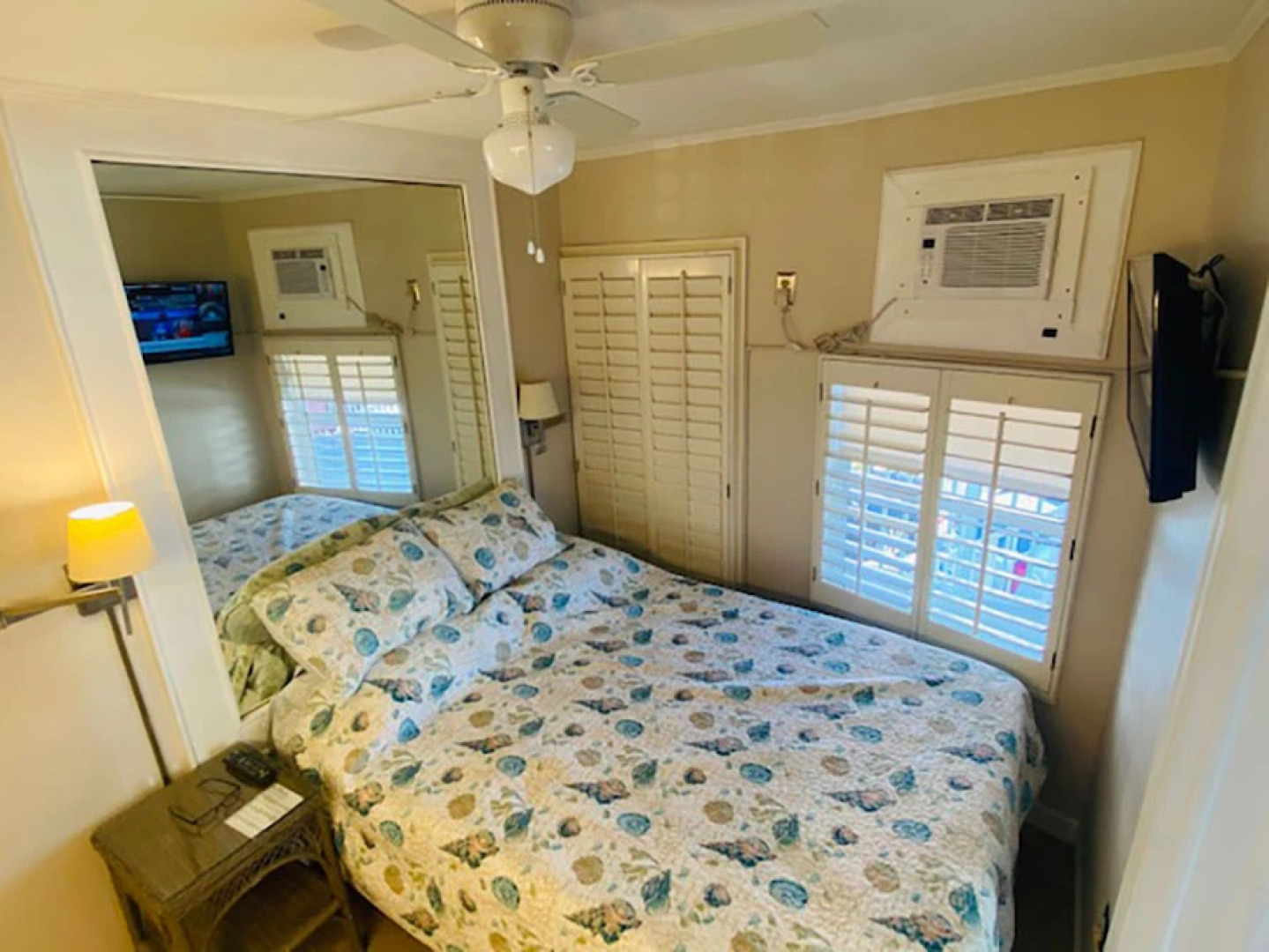 Redington Directly on the Beach Sea Rocket WiFi Parking 30