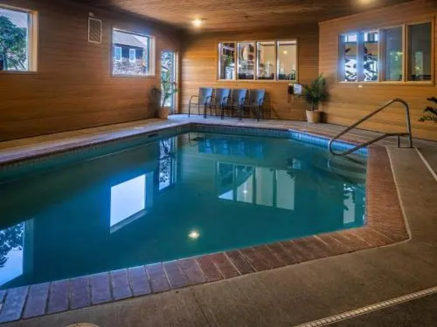 The Garibaldi House Inn & Suites