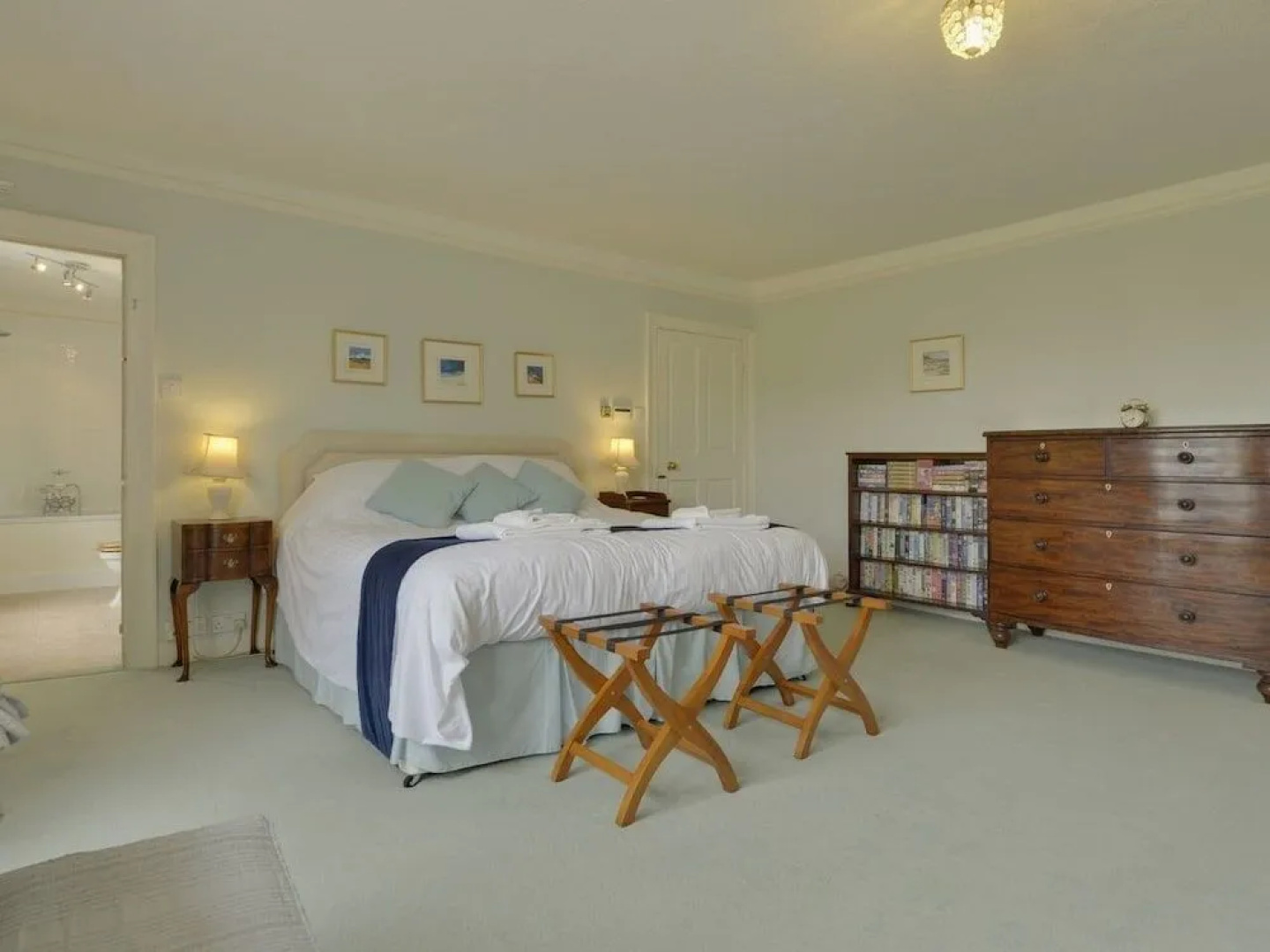 Abbots Manor