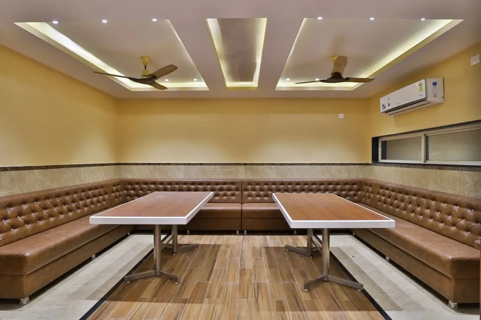 OYO 30559 Center Point