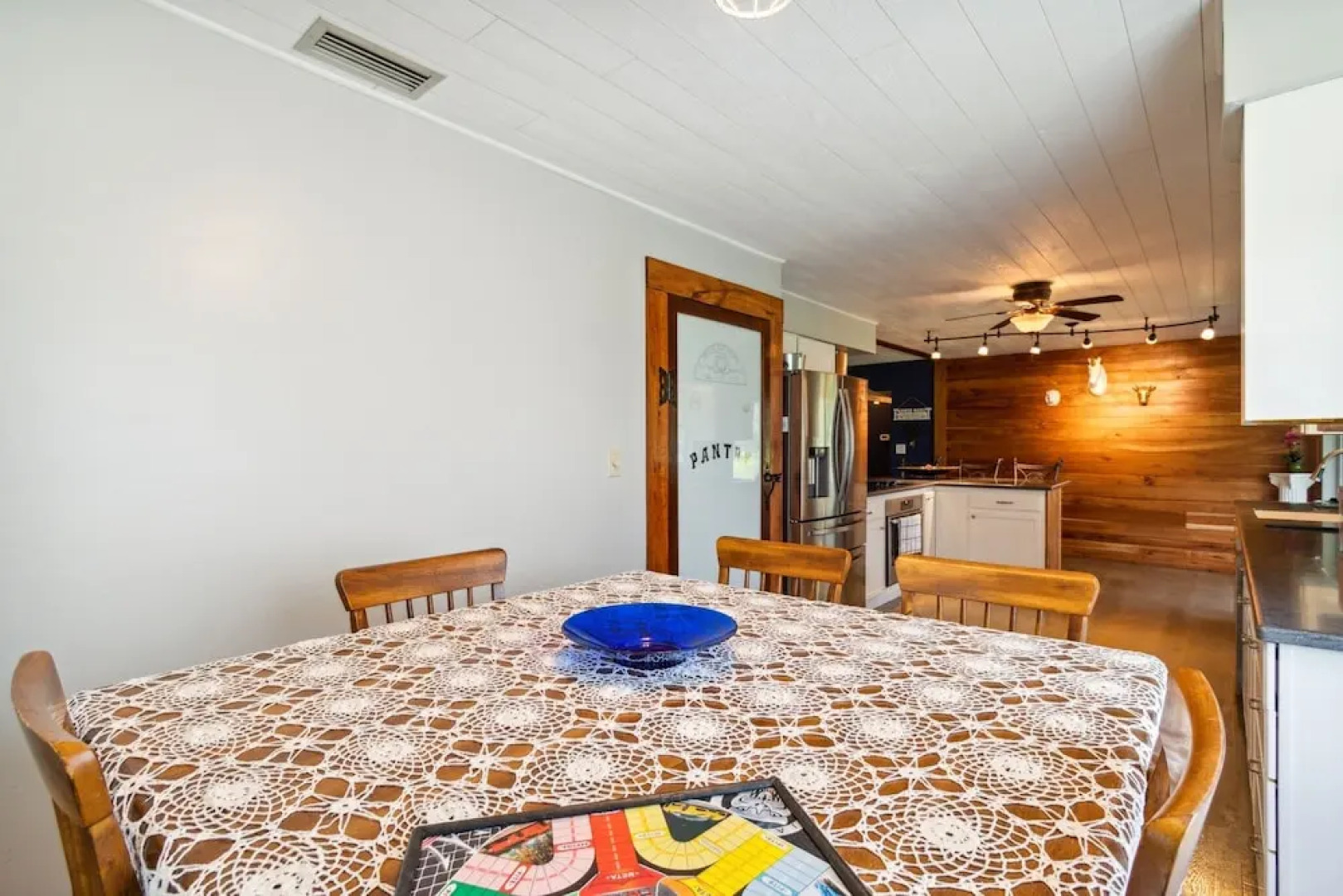 The Lake Home - Beautiful Oasis In The Heart Of Florida! 2 Bedroom Home by RedAwning