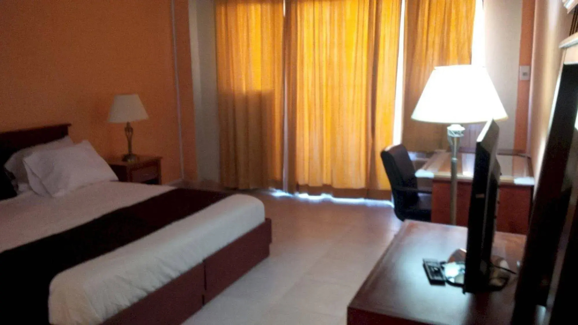 Le Monte Cristo Hotel & Suites