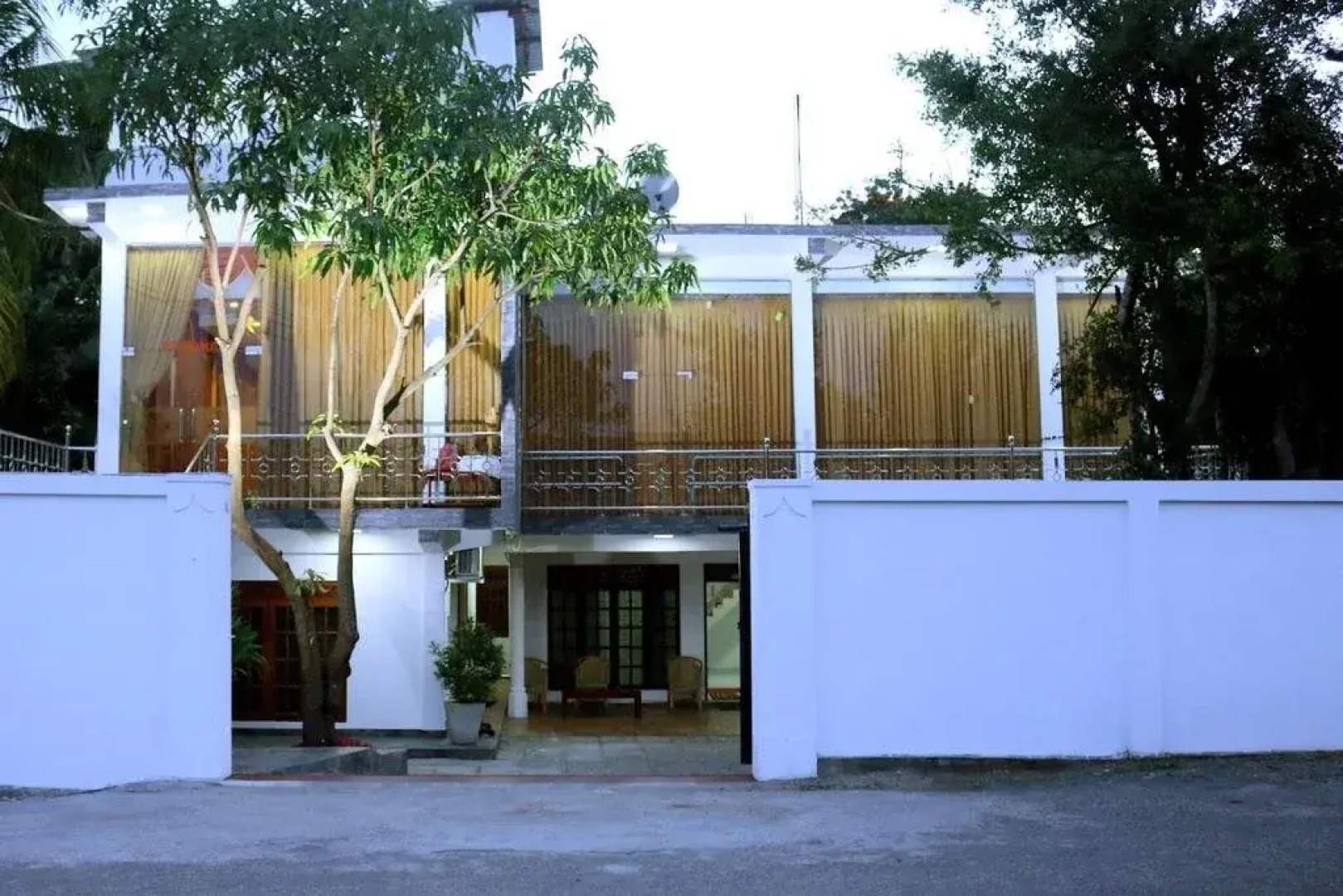 Gandhi Guest House & White Palace